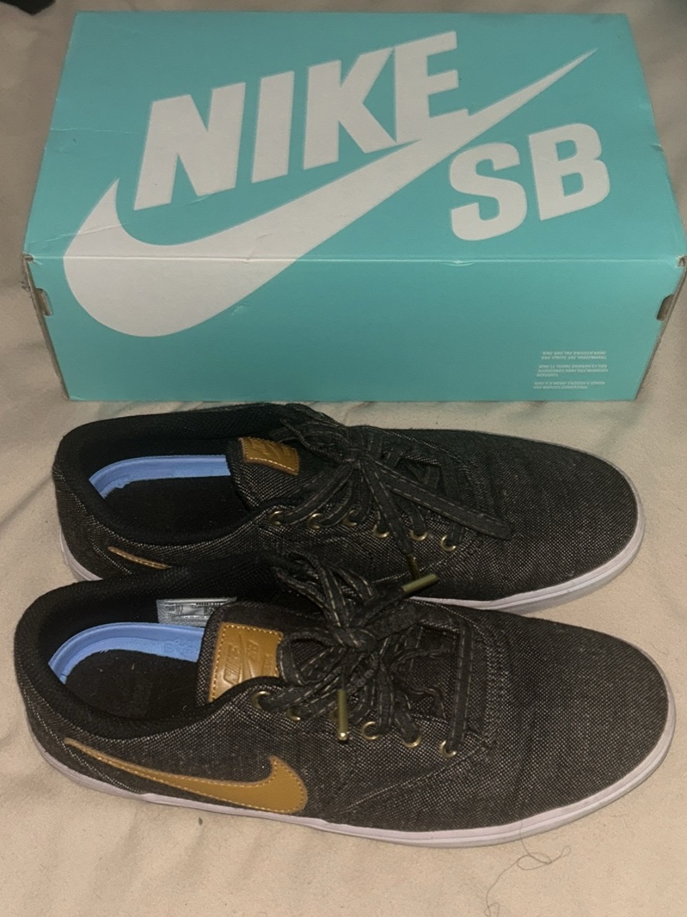 Nike Men’s Black and Gold Low-Top Sneakers